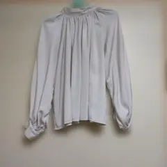 GRL ブラウス　ライトグレー プリーツデザイン 長袖シャツ