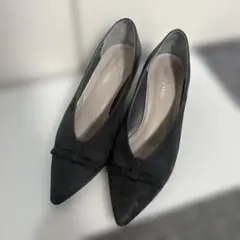 Odette e Odileブラックスエードポインテッドトゥパンプス