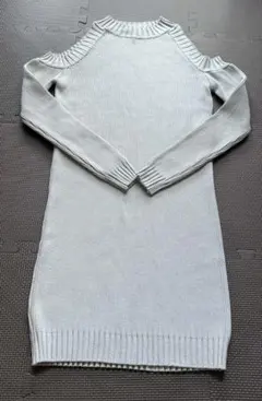 オフショルダー ニットワンピース ライトグレー