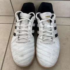 adidas フットサルシューズ　23.5㌢のサムネイル