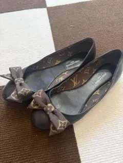 Louis Vuitton ブラック フラットシューズ リボン付き