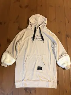 lovetoxic ベージュ フード付きパーカー