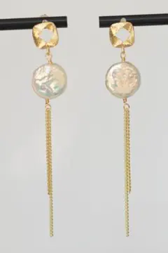 バロックパール＆華奢チェーンが揺れるピアス　B11