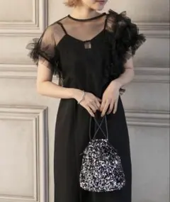 フリル付きブラックロングドレス