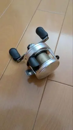 12カルカッタ 201 SHIMANO 左ハンドルベイトリールのサムネイル