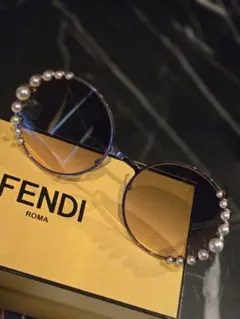 フェンディ FENDI パールサングラス ケース　ギャランティカードのサムネイル