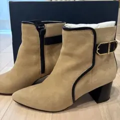 ベージュスエードショートブーツ