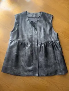 アベイル　しまむら　sureve エコレザー　ペプラム　ジレ ベスト 合成皮革