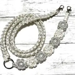 なーちゃん。様専用　ハンドメイド　パラコード　スマホショルダーストラップ　花