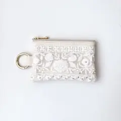 インド刺繍リボン パスケース　カラビナ付き　キーケース 名刺入れ ポーチ 白