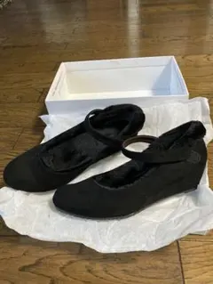 ファー付き黒スエードバレエシューズ