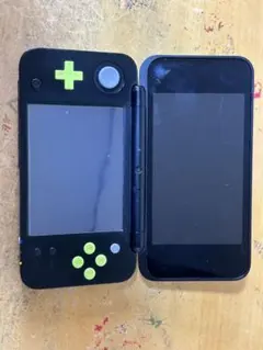 New Nintendo 2DS ブラック/グリーン