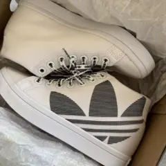 adidas インソールスニーカー ホワイト