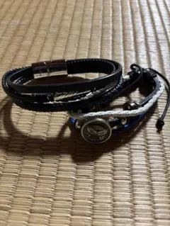 レザーブレスレット 多重巻き コインチャーム付き