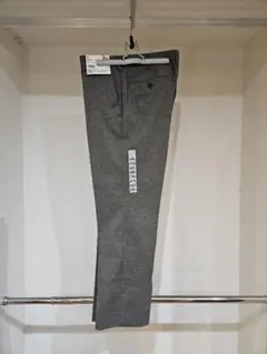 【新品タグ付】ユニクロ 感動パンツ（ウルトラライト）W82 レングス85 グレー