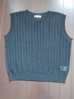 透かし編み黒ベスト　Mサイズ