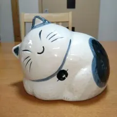 ◆染付け眠り猫◆猫の置物◆猫の貯金箱◆藍色◆癒やし猫◆可愛い◆陶器製◆インテリア