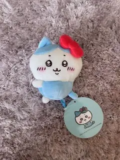 ちいかわ　ハチワレ　持ちますマスコット　ハローキティ
