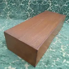 古い蓋付き木箱