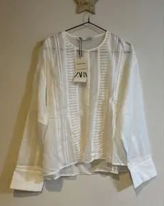 ピンタックブラウス