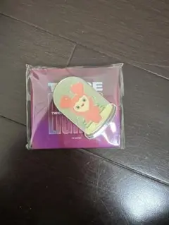 TWICEモモ ピンバッジ