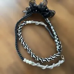 ハンドメイド スマホショルダーストラップ ホワイト　ブラック　フリル