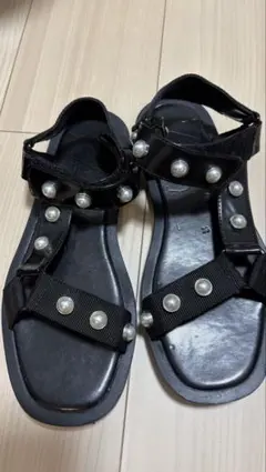ZARA パール付き ブラック スポーツサンダル