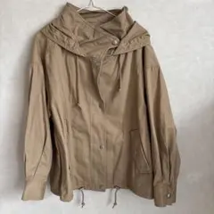 ベージュ マウンテンパーカー