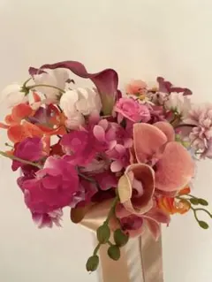 ウェディングブーケ　クラッチブーケ　ウェディング　ブートニア・リボン付き