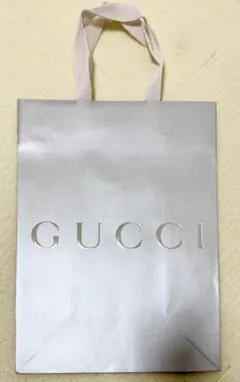 光り輝くGUCCI!幻のシルバーショッピングバッグ★新品未使用・おしゃれすぎ注意