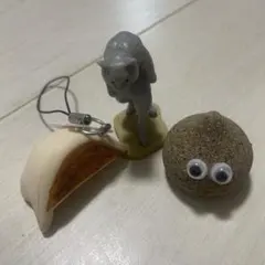 ガチャ・フィギュア3点まとめ売り（猫・餃子・石の置物）