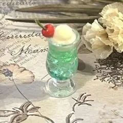 ハンドメイド　ミニチュア　メロンソーダ