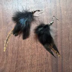 羽ピアスのサムネイル