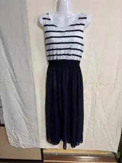 ストライプ柄ノースリーブロングワンピース