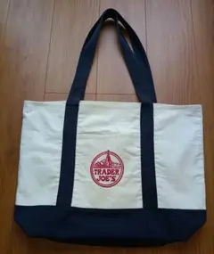 Trader Joe's キャンバストートバッグのサムネイル