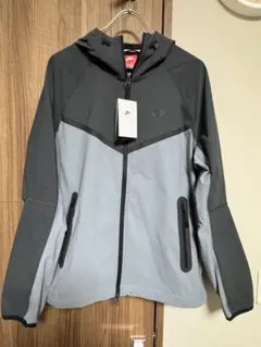 ナイキ　Tech Windrunner Mサイズ