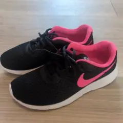 Nike ブラック/ピンク スニーカー