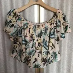 Bershka リゾート柄 フレアトップス Mのサムネイル