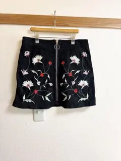 ZARA 刺繍　スウェード生地　ミニスカのサムネイル