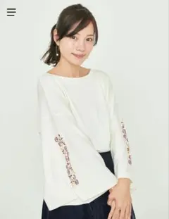 フレアー袖　刺繍入り　ニット　プルオーバー　アース