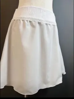 ライトグレー フレアスカート レース付き