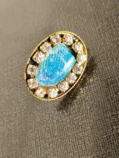 青色の石とクリスタルのイヤリング