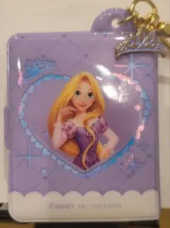 ディズニーストア ミニアルバム キーチェーン プリンセス ラプンツェル