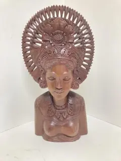バリ風木製女性像