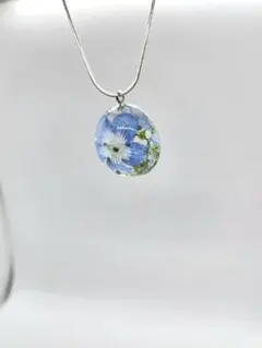 ①　ネモフィラ　ドライフラワー入りペンダント