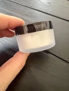 laura mercier Secret Brightening Powderのサムネイル
