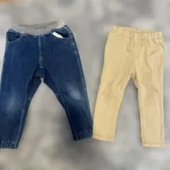 デニムとベージュのカジュアルパンツ
