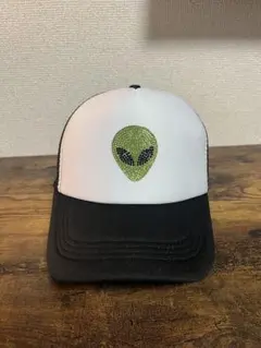 エイリアン刺繍キャップ ホワイト＆ブラック