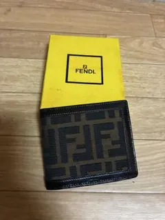 FENDI 二つ折り財布 ズッカ柄（古銭入れ無し）のサムネイル