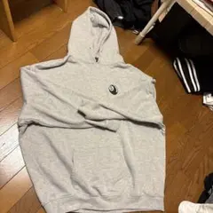 グレー フード付きパーカー ロゴ付き